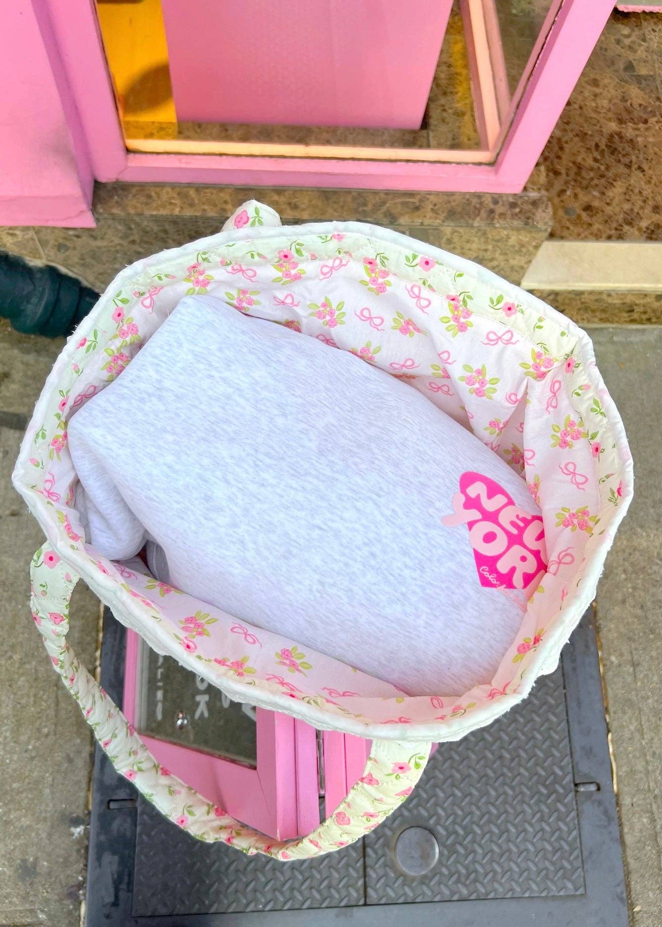 Colorful Natalie - Wholesale Tote Bag - Women's - Pink Flowers and Hearts Tote2