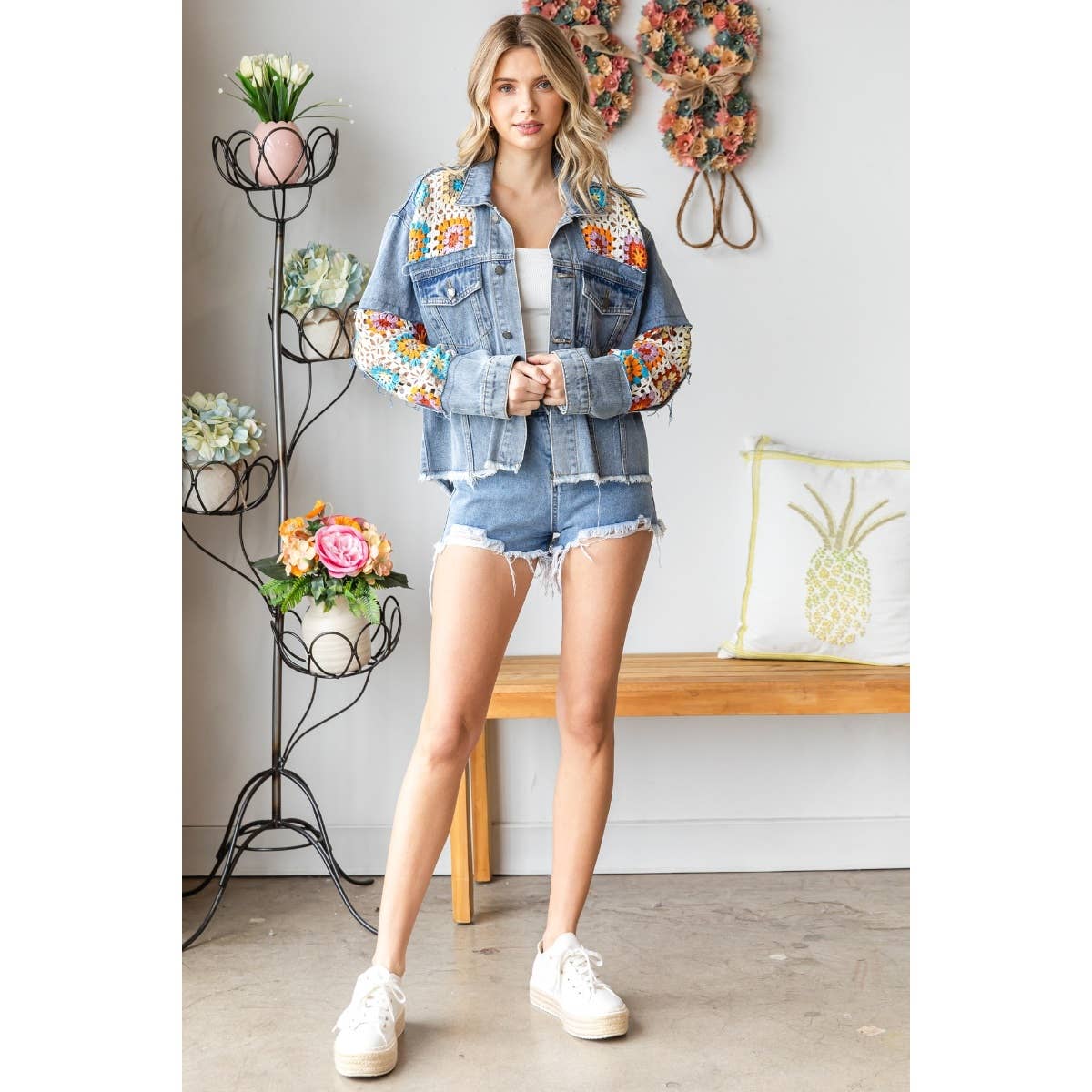 Denim LT Wash Short en jean à boucle et ceinture à rabat en vente sur Faire6