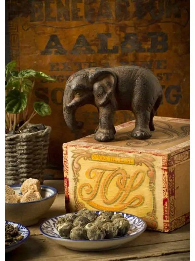 Éléphant en fonte Vagabond Vintage® pour la vente par Vagabond Vintage