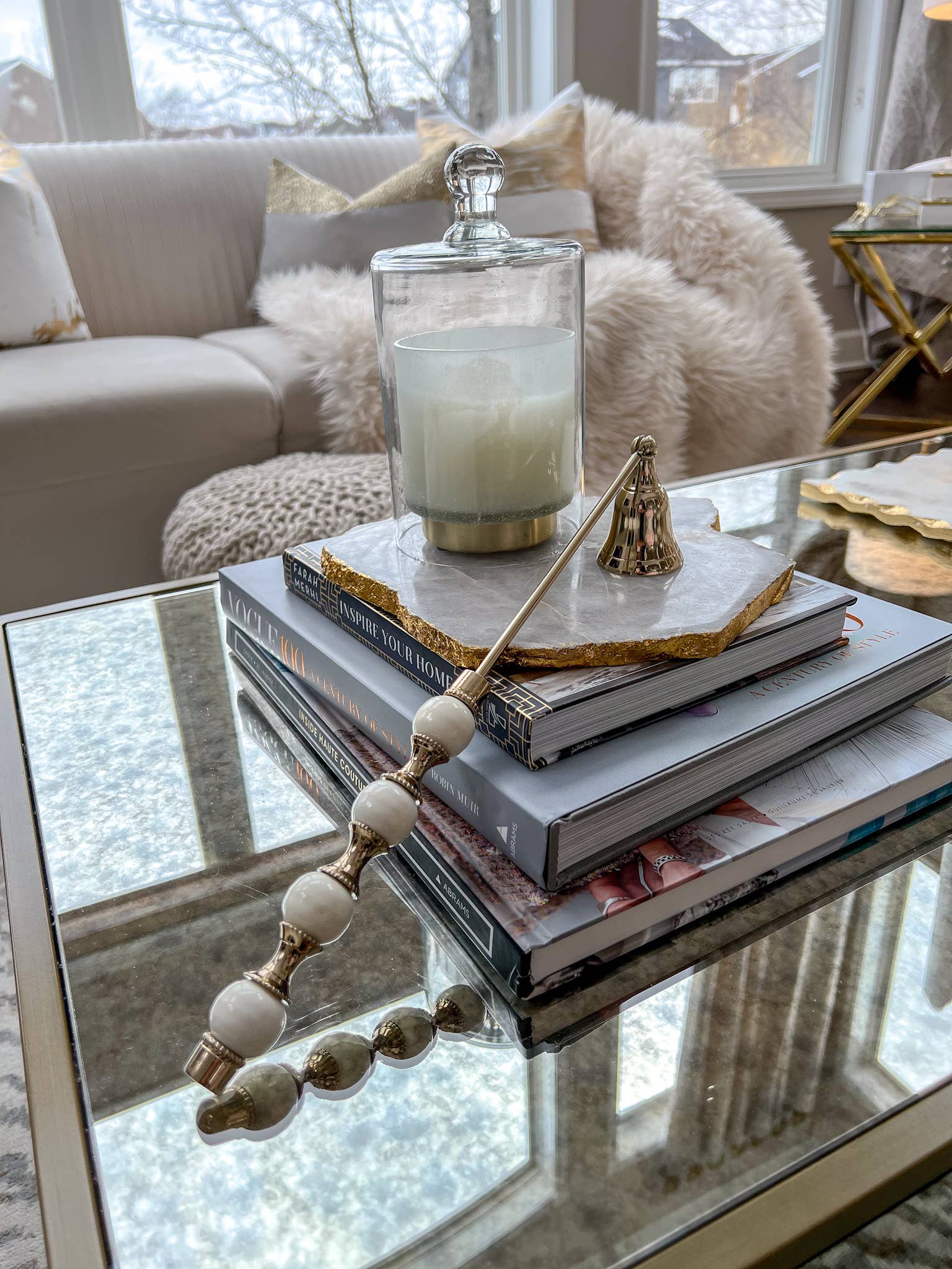 CLASSIC TOUCH DECOR INC. – wholesale Ljussläckare – Guldig ljussläckare med vitt och guldpärlat handtag4