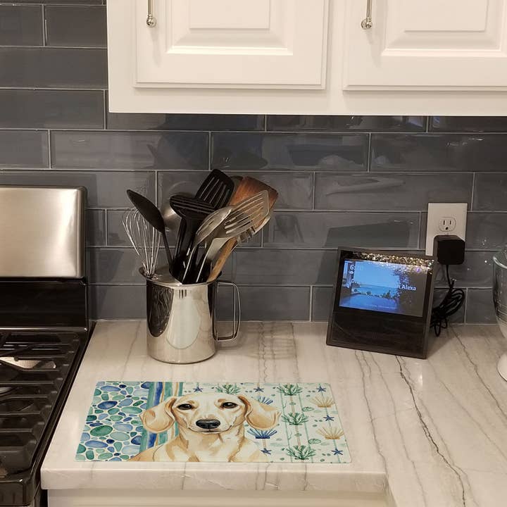 Planche à découper en verre de mer côtier teckel crème WDK6993 pour la vente par Caroline's Treasures