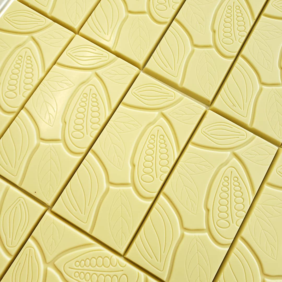 BOHO Chocolate – Großhandel Schokoriegel – Weiße Schokolade + Zitronen-Olivenöl (USDA Organic)1