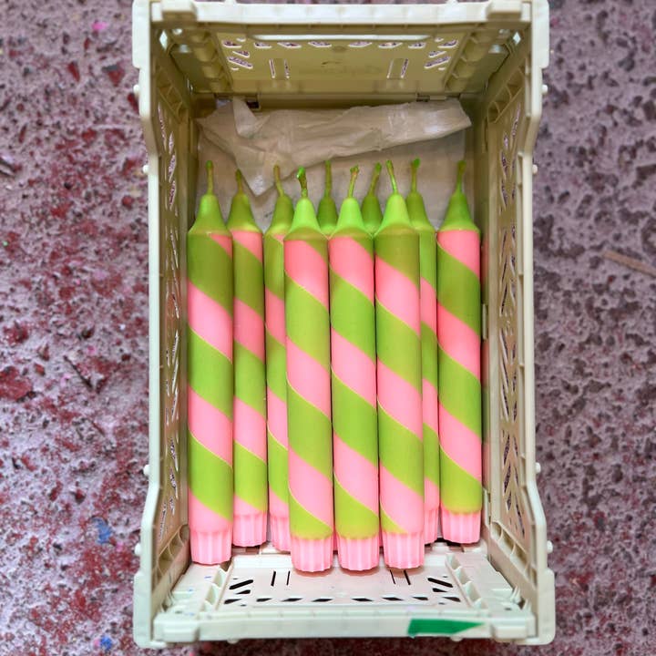 True North Chandlers - Candles - Wholesale Taps toelopende kaars/kandelaar - Perzik & Neon Groen Helter Skelter Dinerkaars2