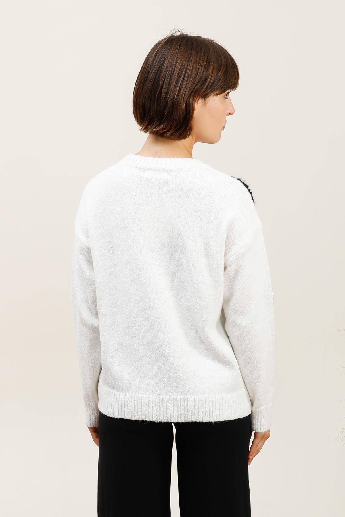 DIX-ONZE - Vendita all'ingrosso Maglione tricot - Donna - Maglione Morbido con Fiori Ricamati – Dettaglio in Rilievo3