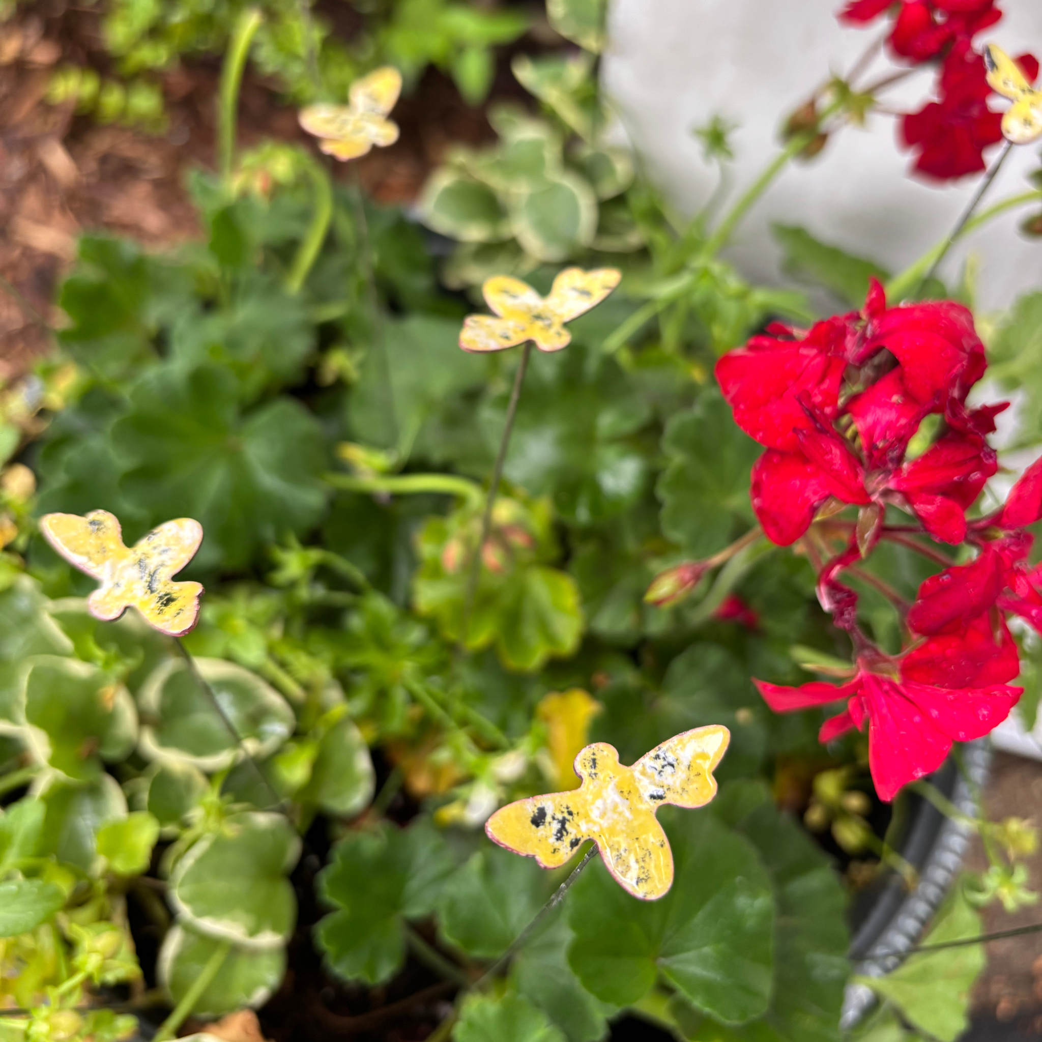 Clever Goods by Annabelle Noel Designs - Wholesale Garden/Lawn Stake - NEW Small Copper Enamel Bees1