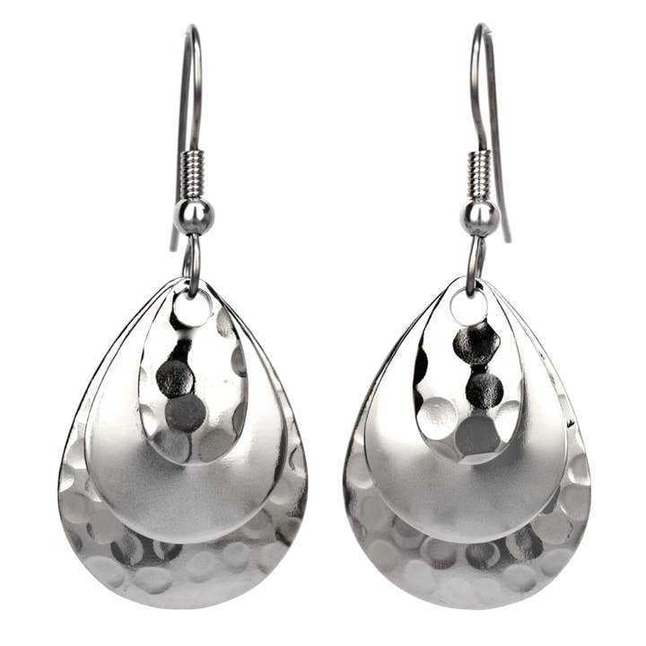 Boucles d'oreilles argentées à triple marteau, bijoux de tous les jours pour la vente par Eye Catching Jewelry