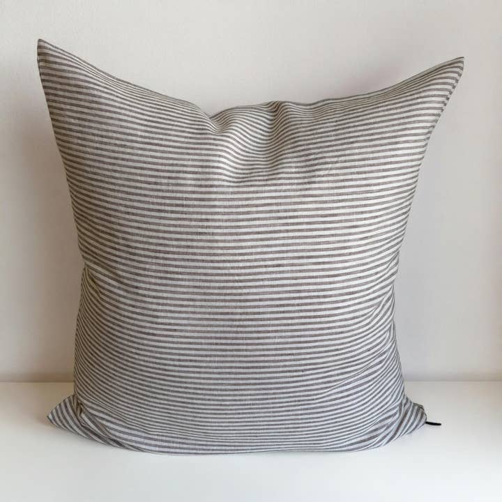 Coussin en lin à rayures prune foncé et crème pour la vente par Bobbie Broon Home