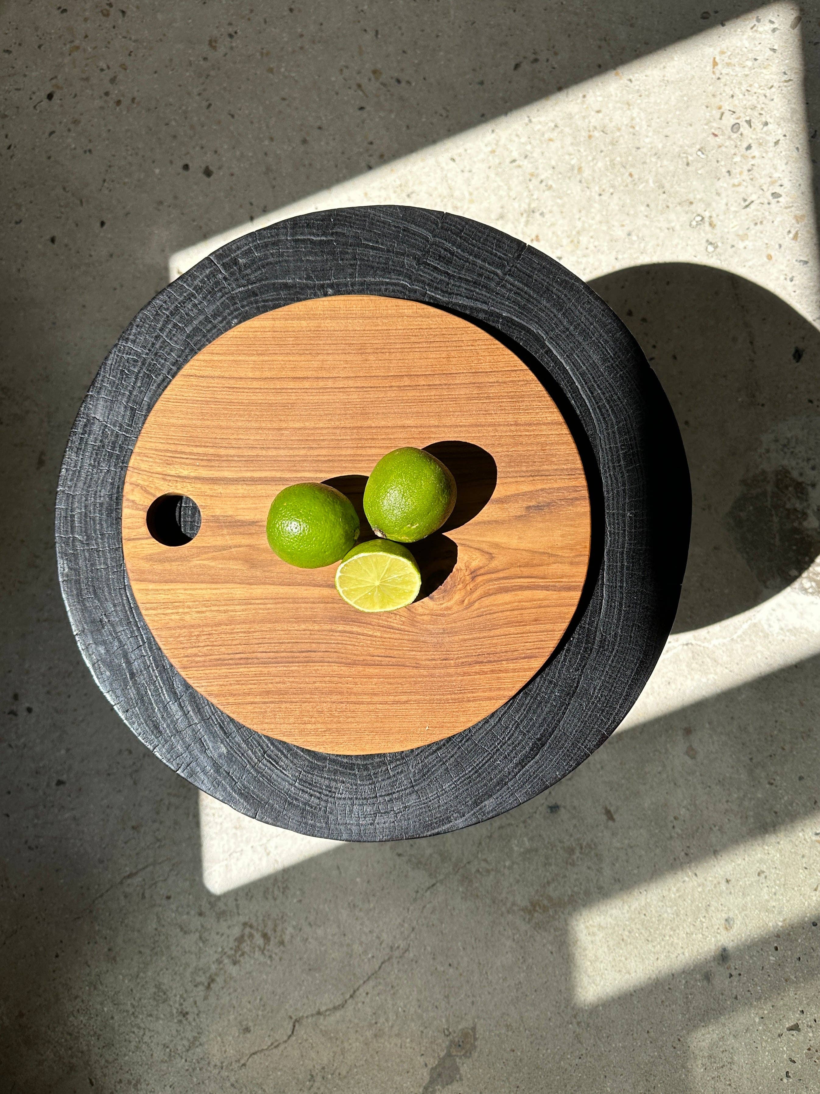 Office Objets – wholesale Skärbräda – Rund skärbräda i urholkad teak D:30103