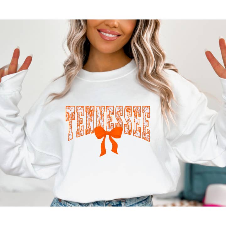 Sweat-shirt à nœud coquette Chinoiserie Tennessee Vols pour la vente par Gia Gifts Boutique