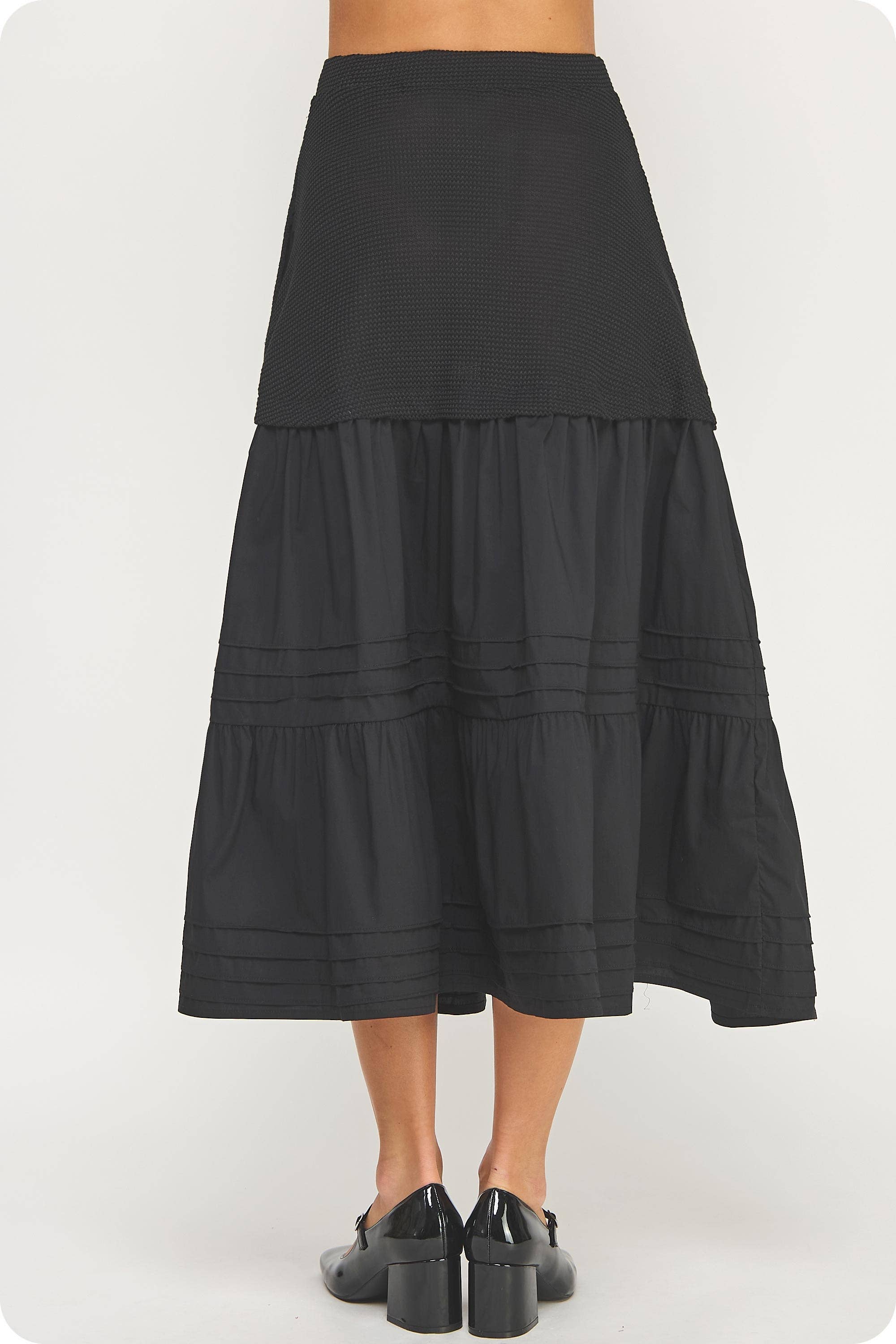 Strut & Bolt – wholesale Kjol - Dam – Pintuck-mixad midi-kjol i olika material9