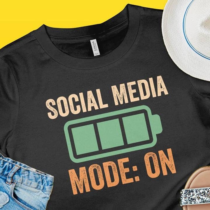 Social-Media-Modus: Auf dem Shirt, Geschenk für Social-Media-Liebhaber für den Großhandel von PositiveParty