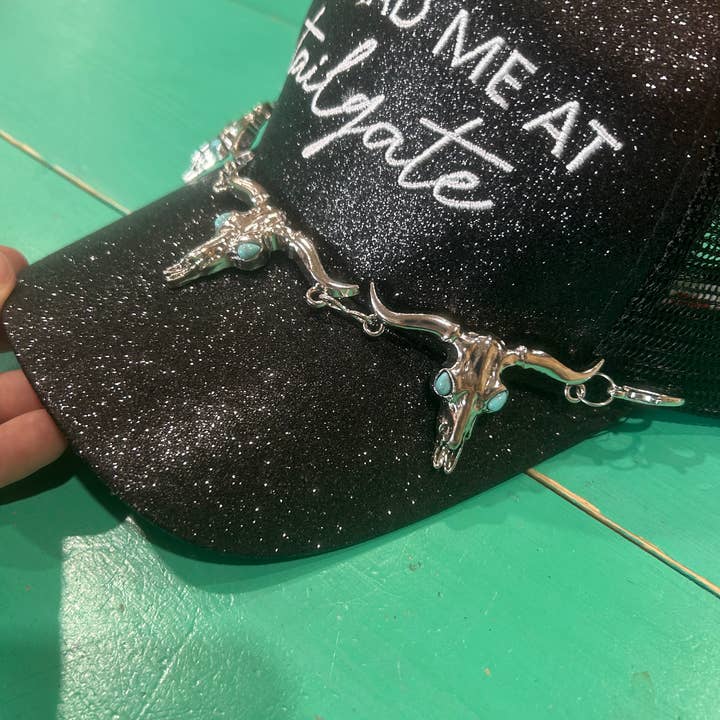 Vibes Hat Company – wholesale Hattaccessoar - Dam – Turkos Skull Trucker hattkedja | Hattband | Keps