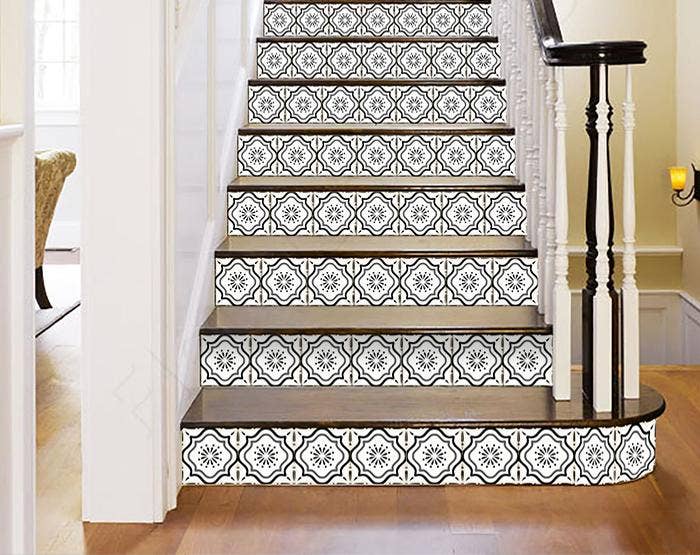 HomeRoots – Engroshandel Vægfliser – 4 „x 4" sort og hvid mosaik skræl og pind aftagelige fliser1