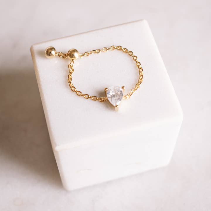 Verstellbarer Ring mit goldener und silberner Kette, Zirkon in Birnenform für den Großhandel von octave paris