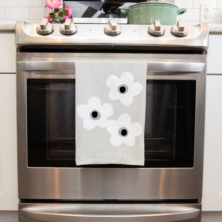 Susan Case Designs - Wholesale Tea Towel - Floral Cotton Tea Towel - White Flowers - Kitchen Decor4