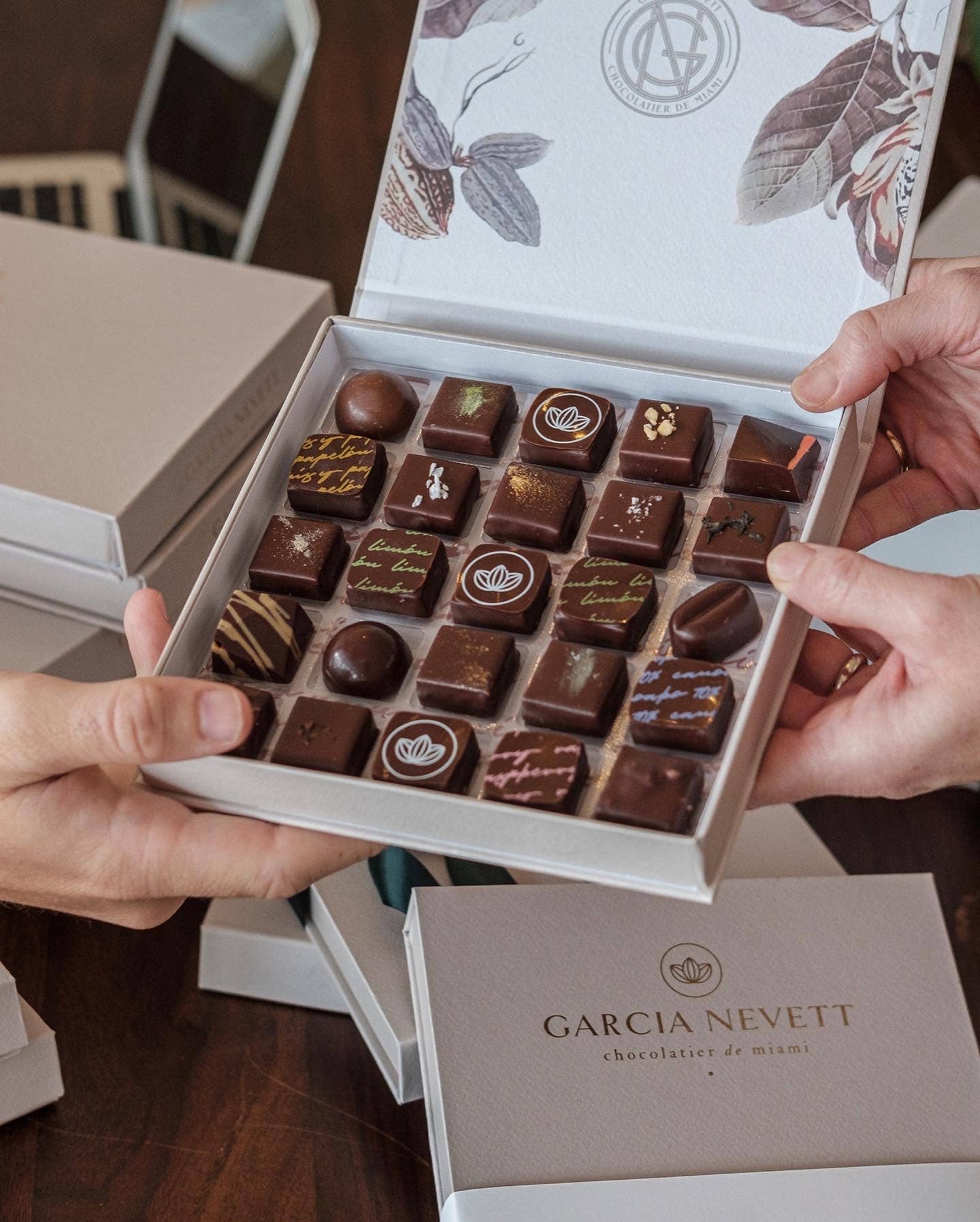 Garcia Nevett Artisan Chocolate Discs – Garcia Nevett Chocolatier de Miami