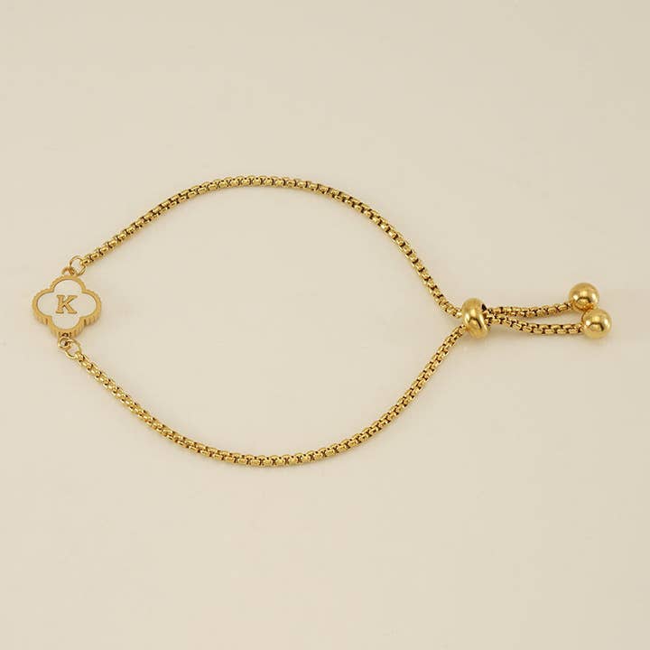 Perimade & Co. LLC – Großhandel Armband mit Charms/Anhängern – Armband mit Anfangsbuchstabe und vierblättrigem Kleeblatt aus Edelstahl10