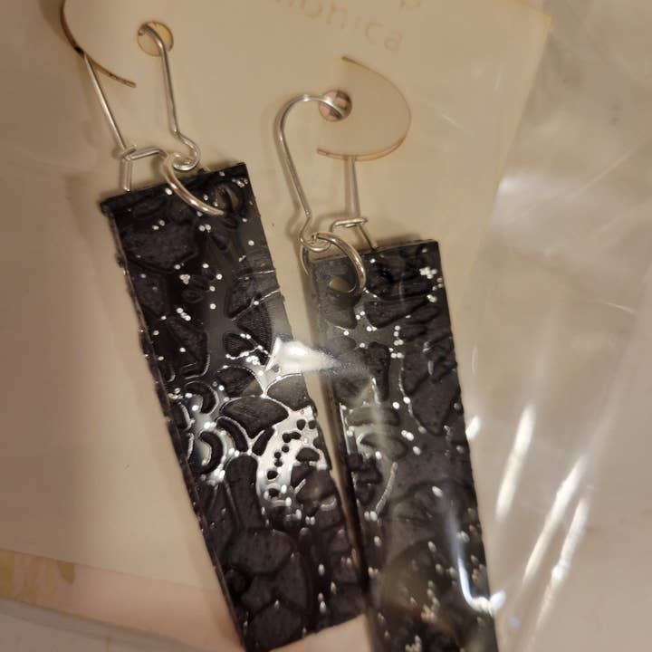 Ellie Joe Design Co - Vente Boucles d'oreilles pendantes - Boucles d'oreilles en acrylique gravées2