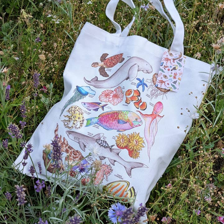 Sac fourre-tout océan - Sac de la Grande Barrière de Corail pour la vente par Drawn to Nature