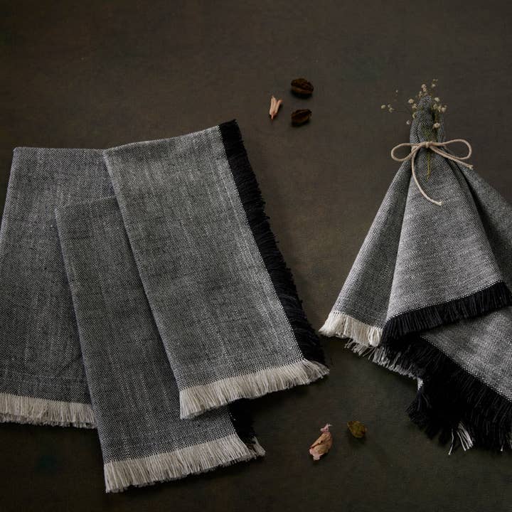 Rich Home Linens - Wholesale Dinner & Cloth Napkin - Soft Chambray Dinner Napkins - 18" x 18" Set of 4.