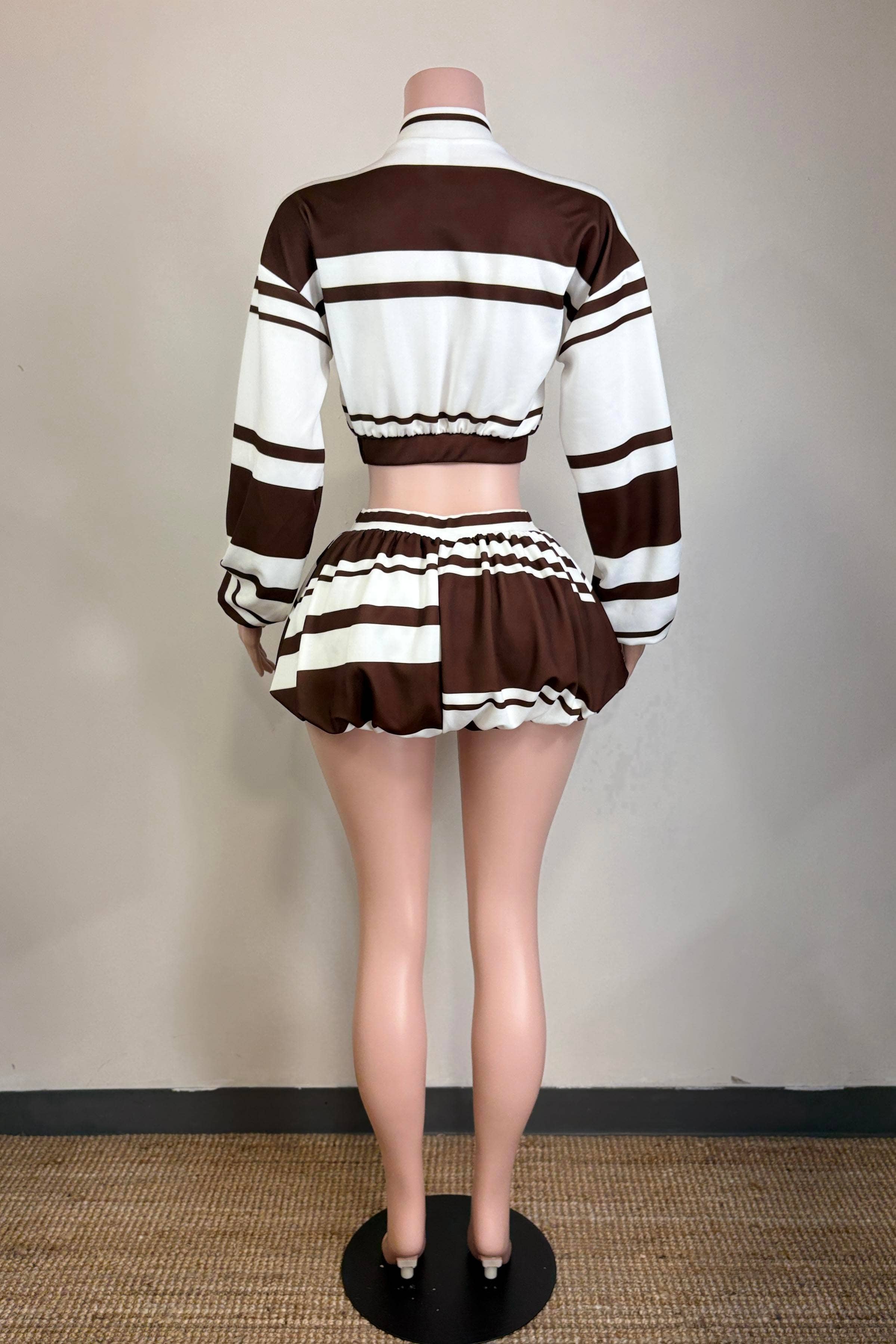 Dalia Studio – Großhandel Set aus Oberteil und Rock – Damen – Set mit unregelmäßigem Streifenmuster, halbem Reißverschluss und Ballonrock8