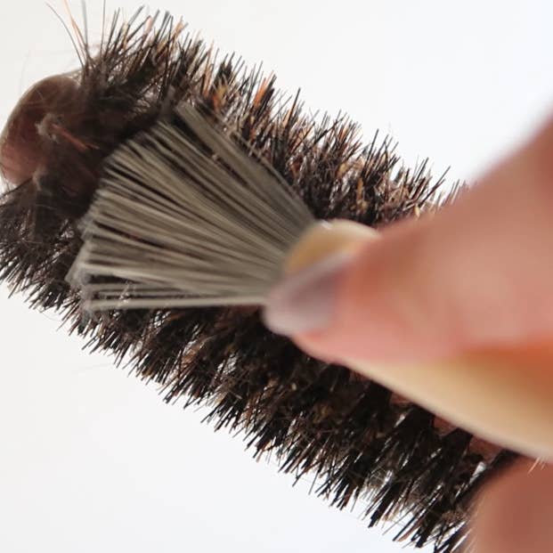 WILMOTTE COSMETIQUE - Wholesale Hair Tools Bag/Caddy - Hair brush cleaner1