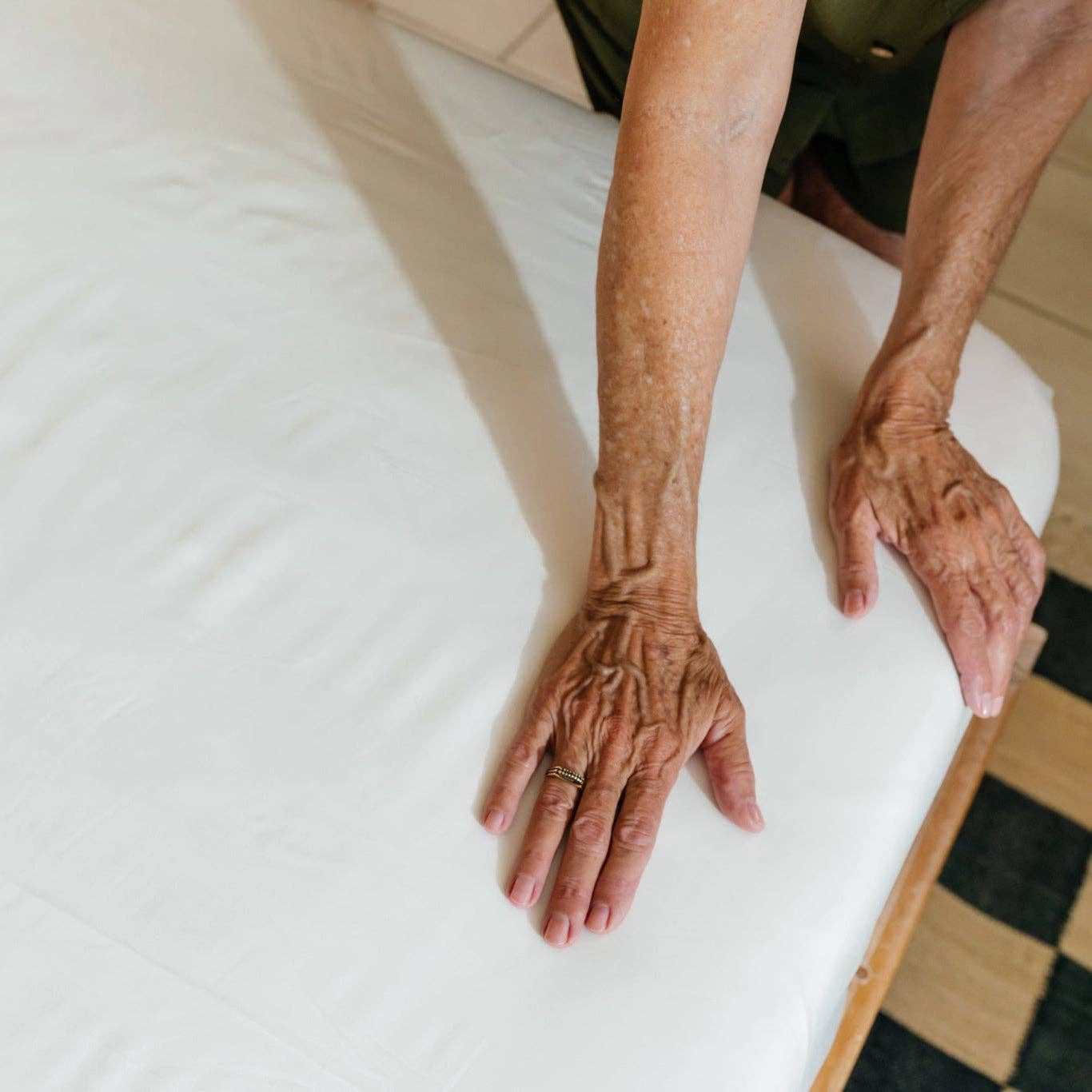 BleuBully Bedding - Wholesale Sheet Set - Sateen Sheet Set in Ivory White4