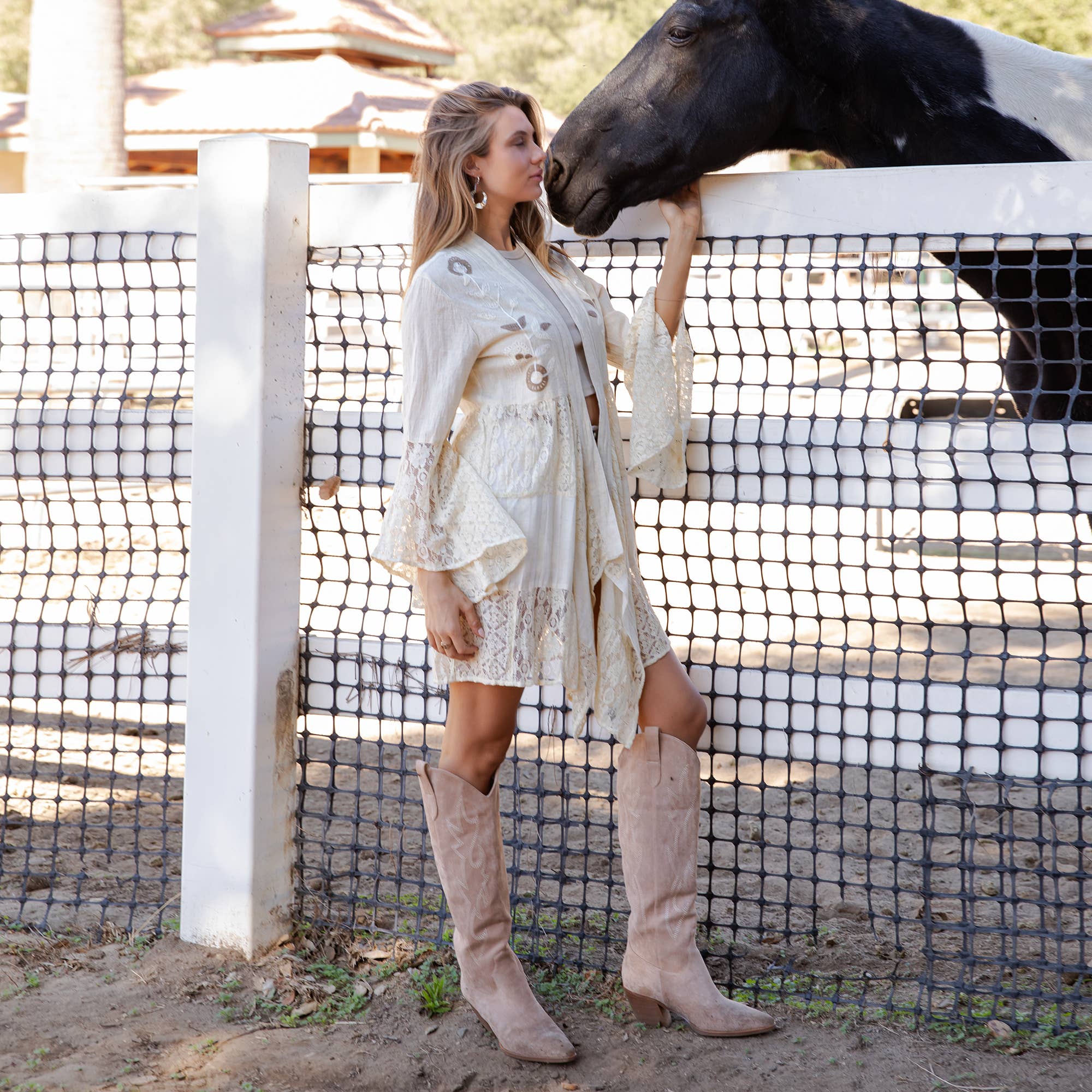 Young Threads – Großhandel Kimono – Damen – Westlicher Boho-Chic: Motivbestickter langer Jeans-Cardigan (NEU)20