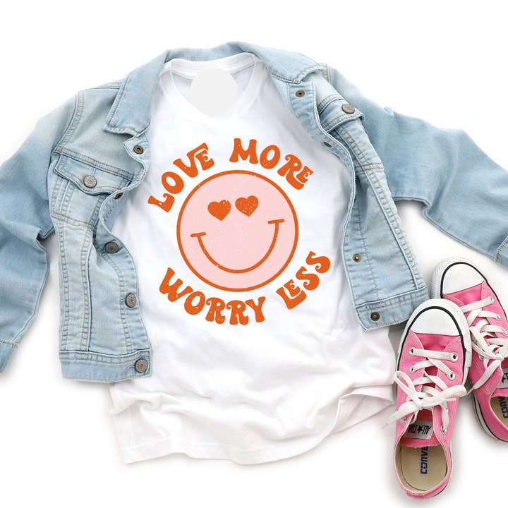 Love More Worry Less Kinder T-Shirt für den Großhandel von Honey and Gloss