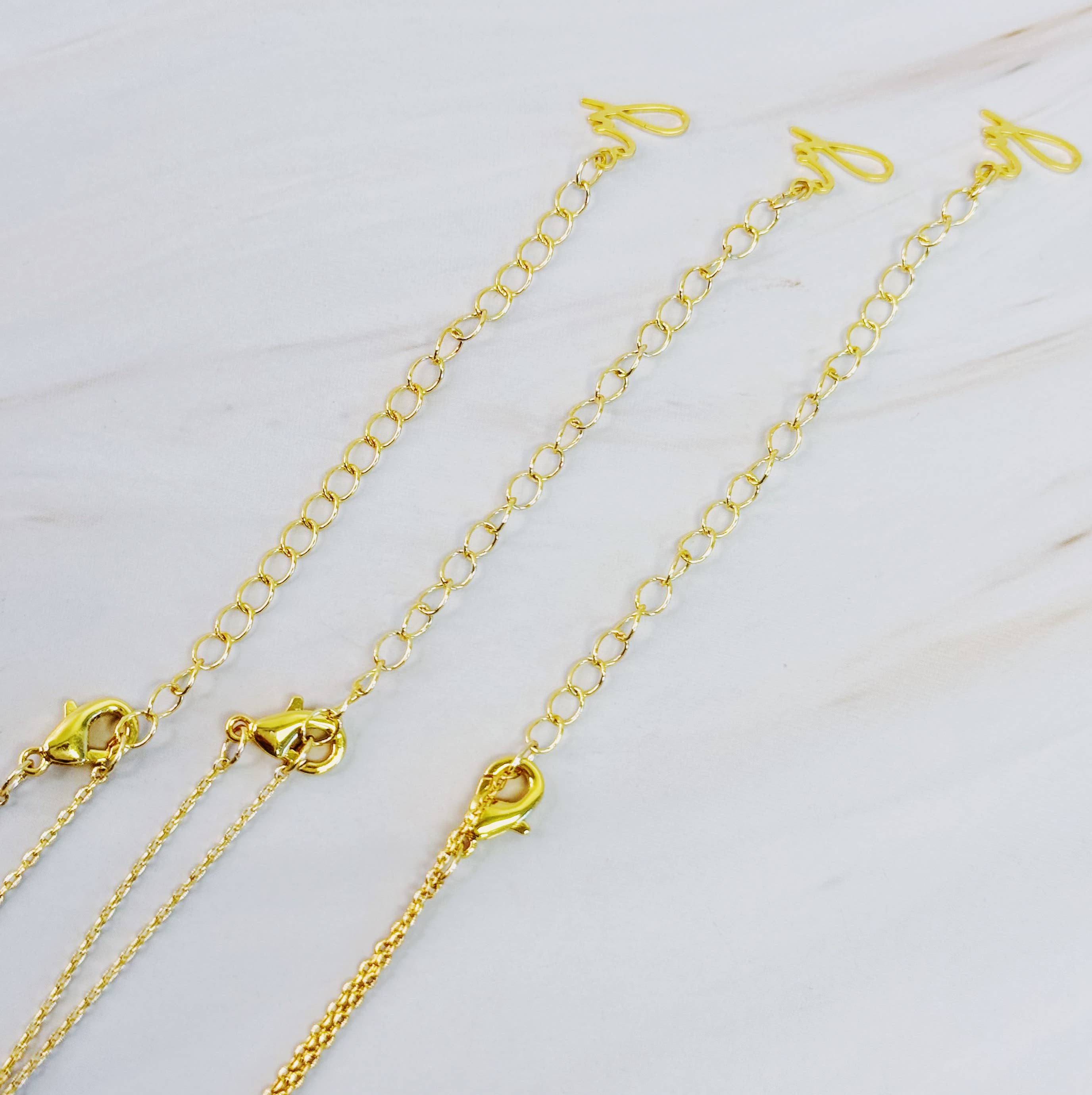 Ellison+Young – wholesale Hänge-/berlockhalsband – Pastell medaljong Mama halsband4