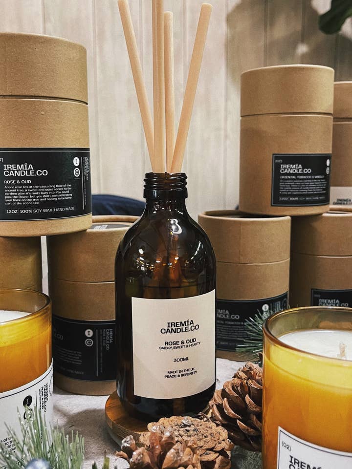 Rose & Oud pour la vente par Iremia Candle Co.