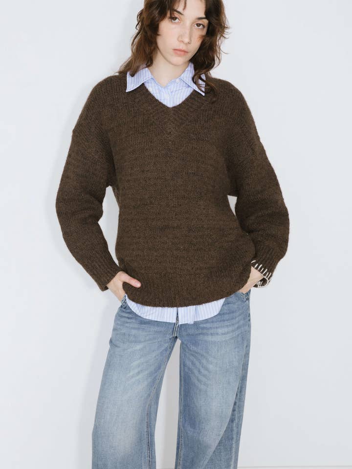 CUBIC - Wholesale Knit Sweater - Women's - V-Neck Alpaca Knitwear Jumper2