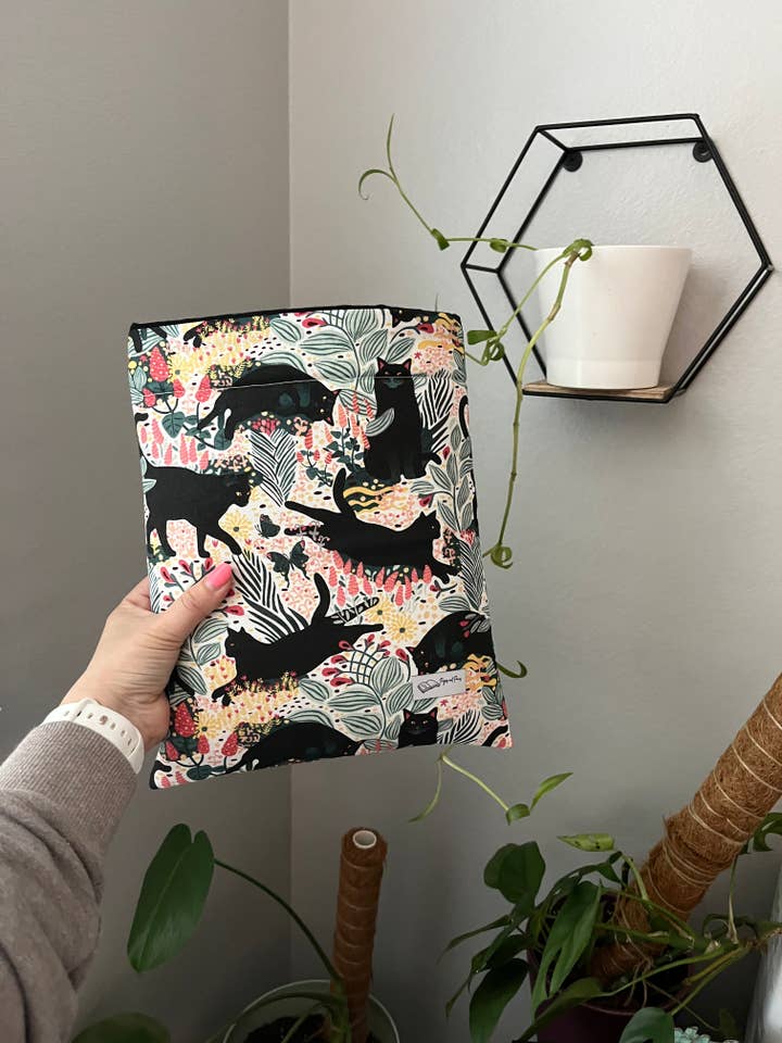 Copertina per libro Plants & Black Cats per la vendita all'ingrosso da parte di Pages and Paws