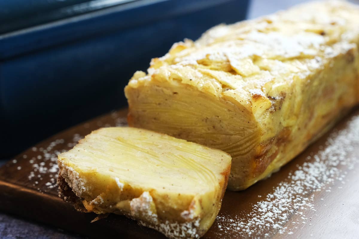 Crucible Cookware - Wholesale Bread Pan - Enameled Cast Iron Bread Pan with Lid - Dark Teal Blue 10