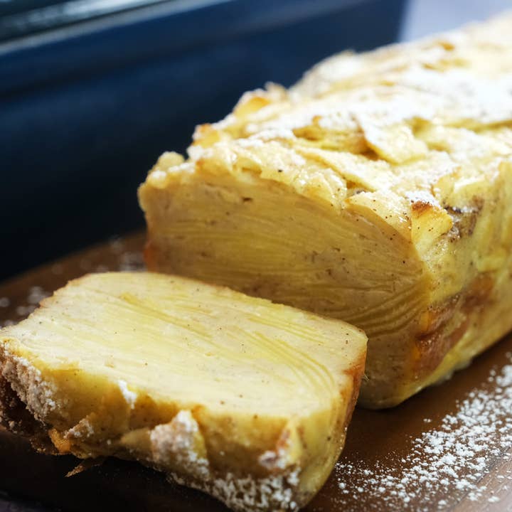 Crucible Cookware - Wholesale Bread Pan - Enameled Cast Iron Bread Pan with Lid - Dark Teal Blue 10