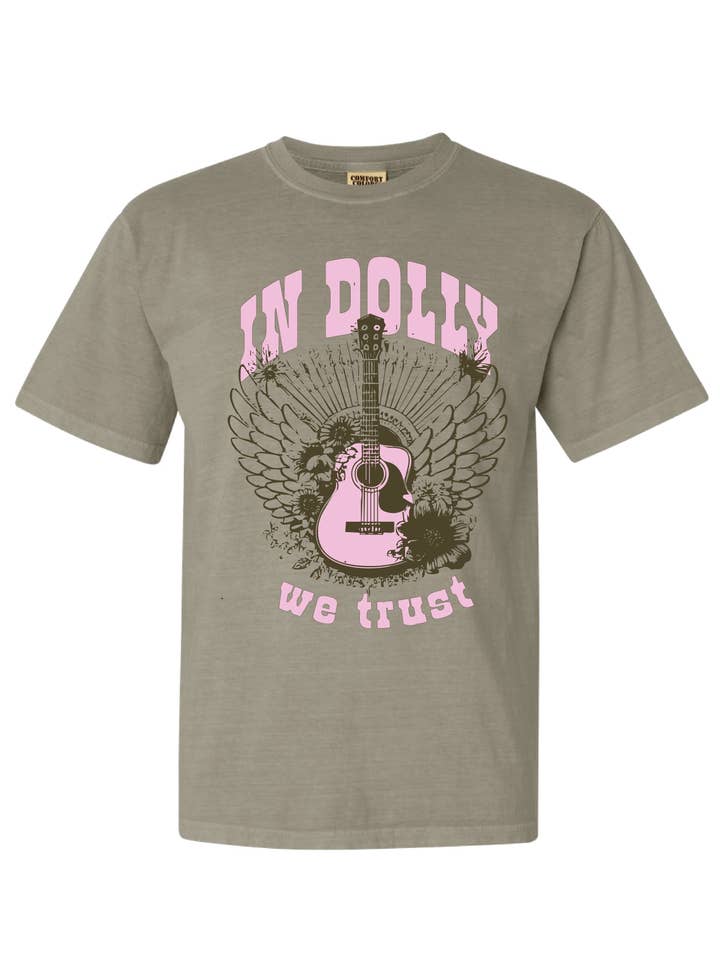 T-shirt occidental "In Dolly We Trust" pour la vente par Camo Girl Outfitters