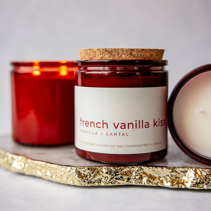 French Vanilla Kiss - vanille + santal pour la vente par Dogkind Candle Co