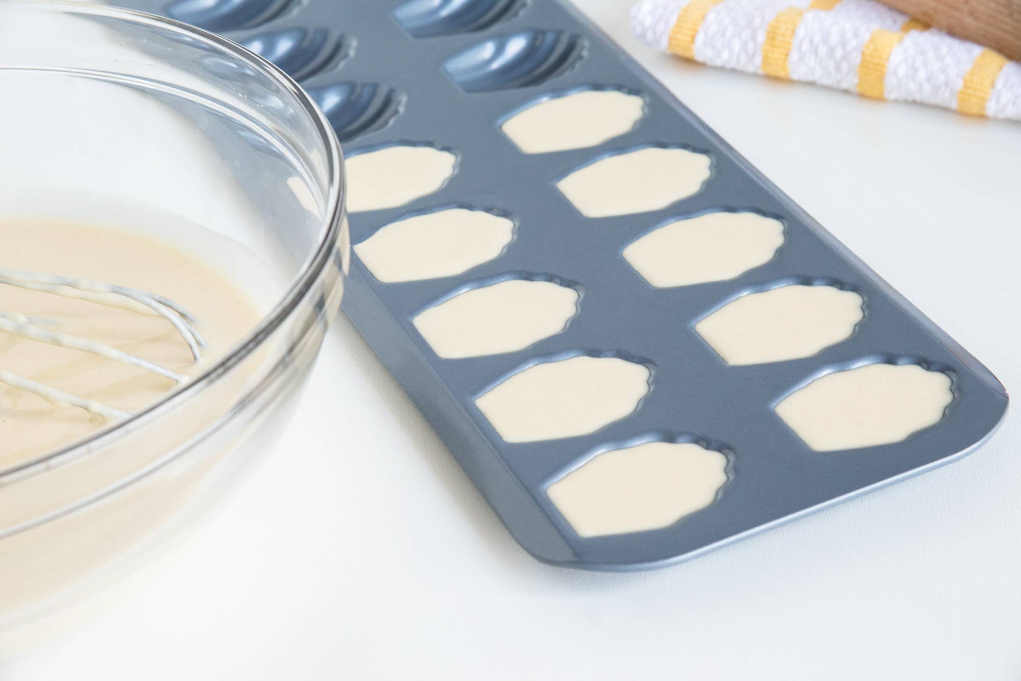 Fox Run Brands - Wholesale Cookie Cutter - Fox Run Non-Stick Mini Madeleine Pan, 20-Cups, 4.75" x 15.5'1