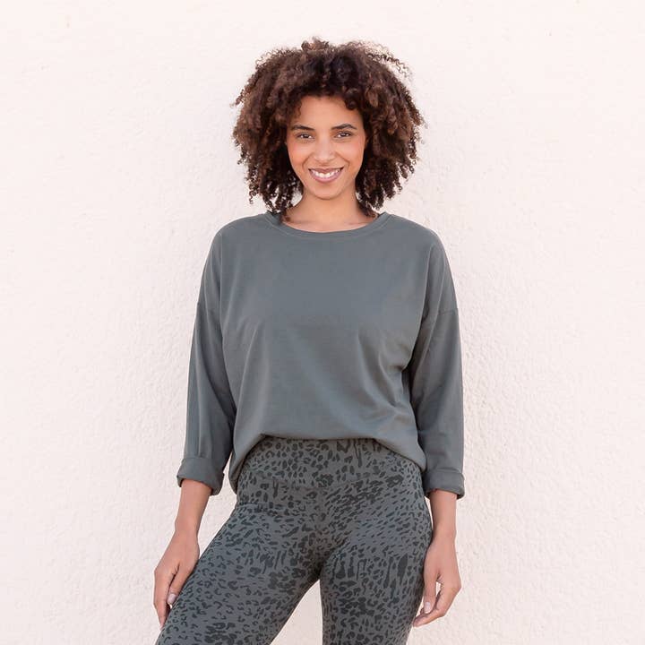 Jaya - Wholesale T-Shirt - Women's - Koncy-Basic Longsleeve, casual wide, shorter, cutting-edge hem