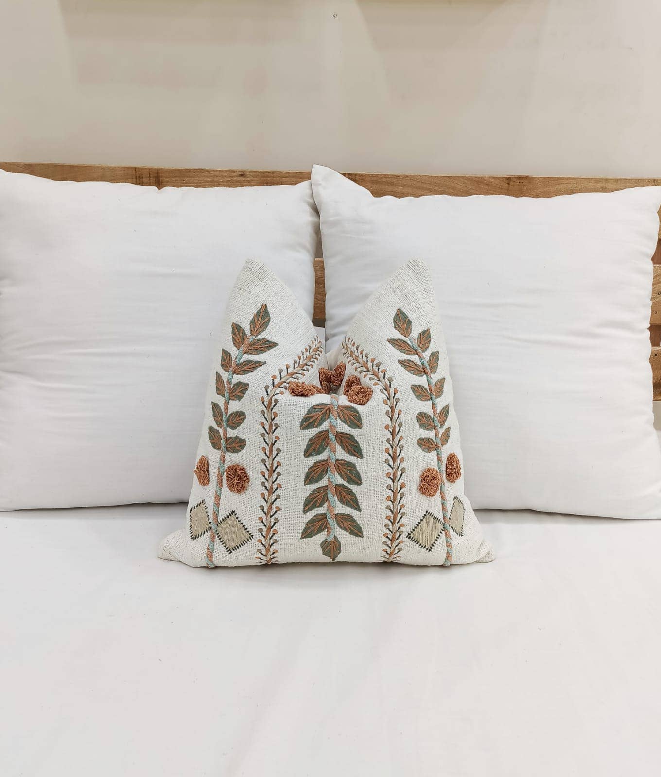 Eyda Homes – Capa de almofada decorativa por atacado – Capa de Almofada Folha Pom Pom | Almofadas para o melhor preço do atacado3