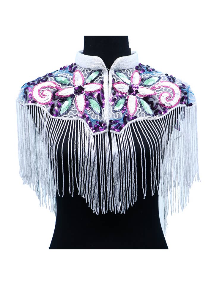 Western Fashion – Engroshandel Poncho - Dame – 8882 - Perlebesat sjal med hvide frynser og krave