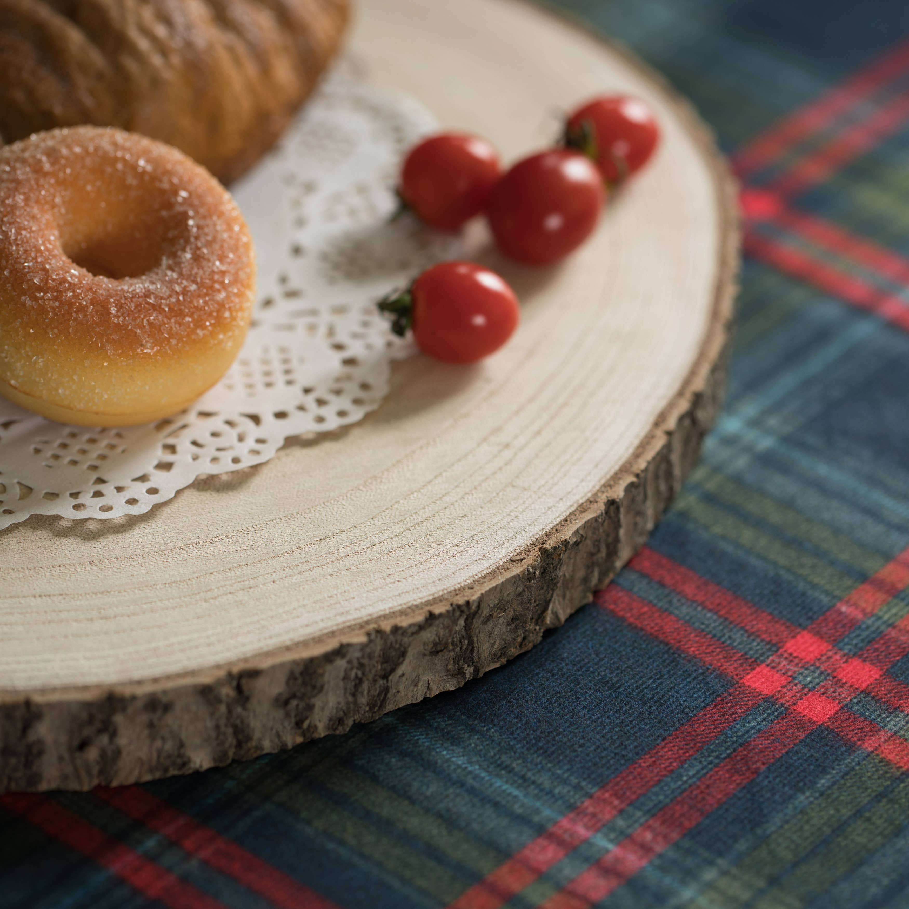 Quickway Imports – wholesale Decorative tray – Wooden Slice Tray Large Rustic Table Charger Centerpiece3