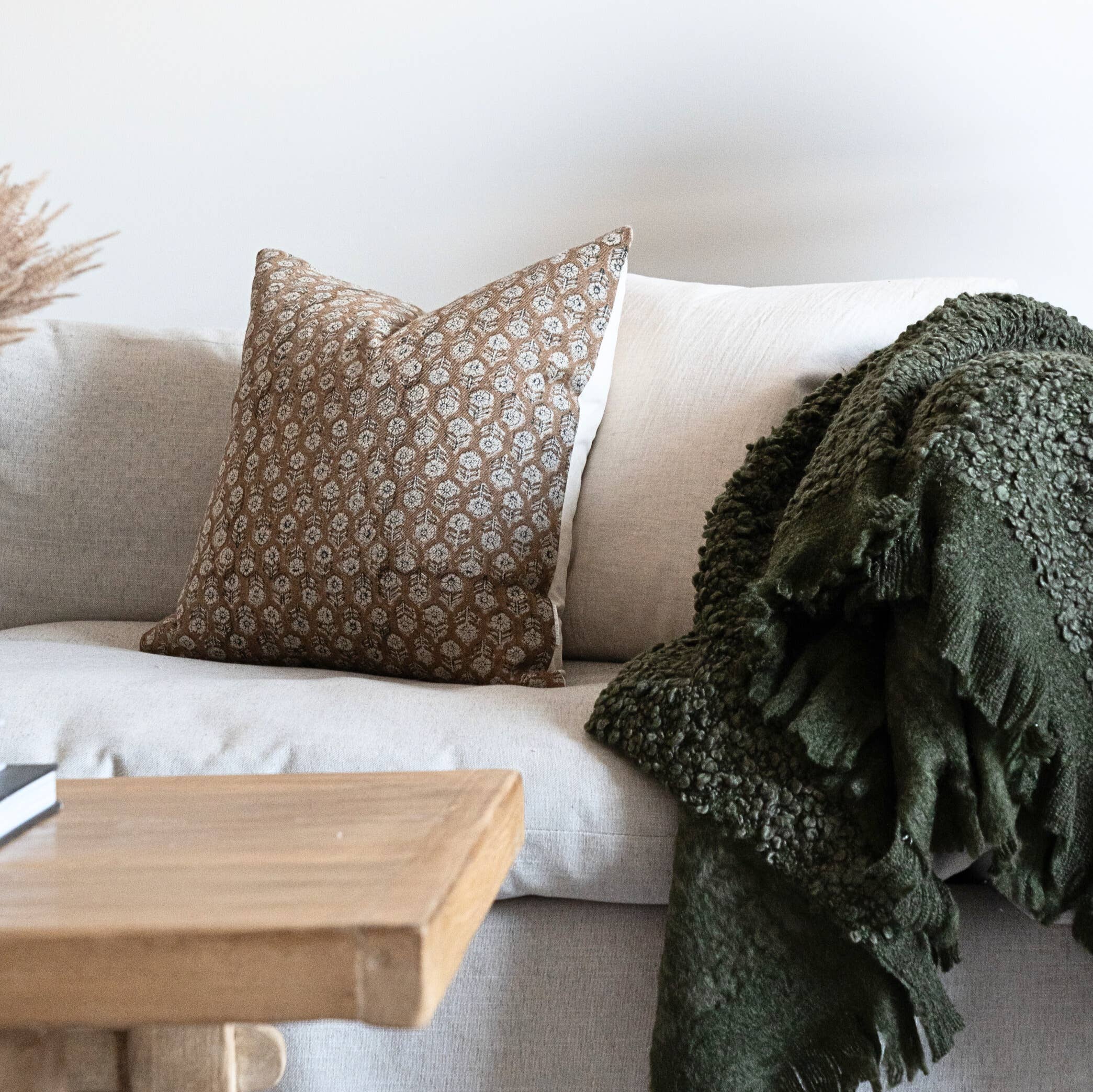 Rug & Weave - Vendita all'ingrosso Fodera cuscino decorativo - Fodera per cuscino BETSY con motivo floreale botanico su lino2