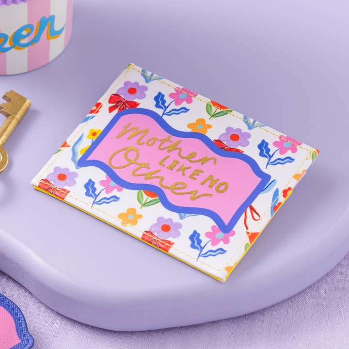 Porte-cartes Mère Comme Nulle Autre pour la vente par Eleanor Bowmer