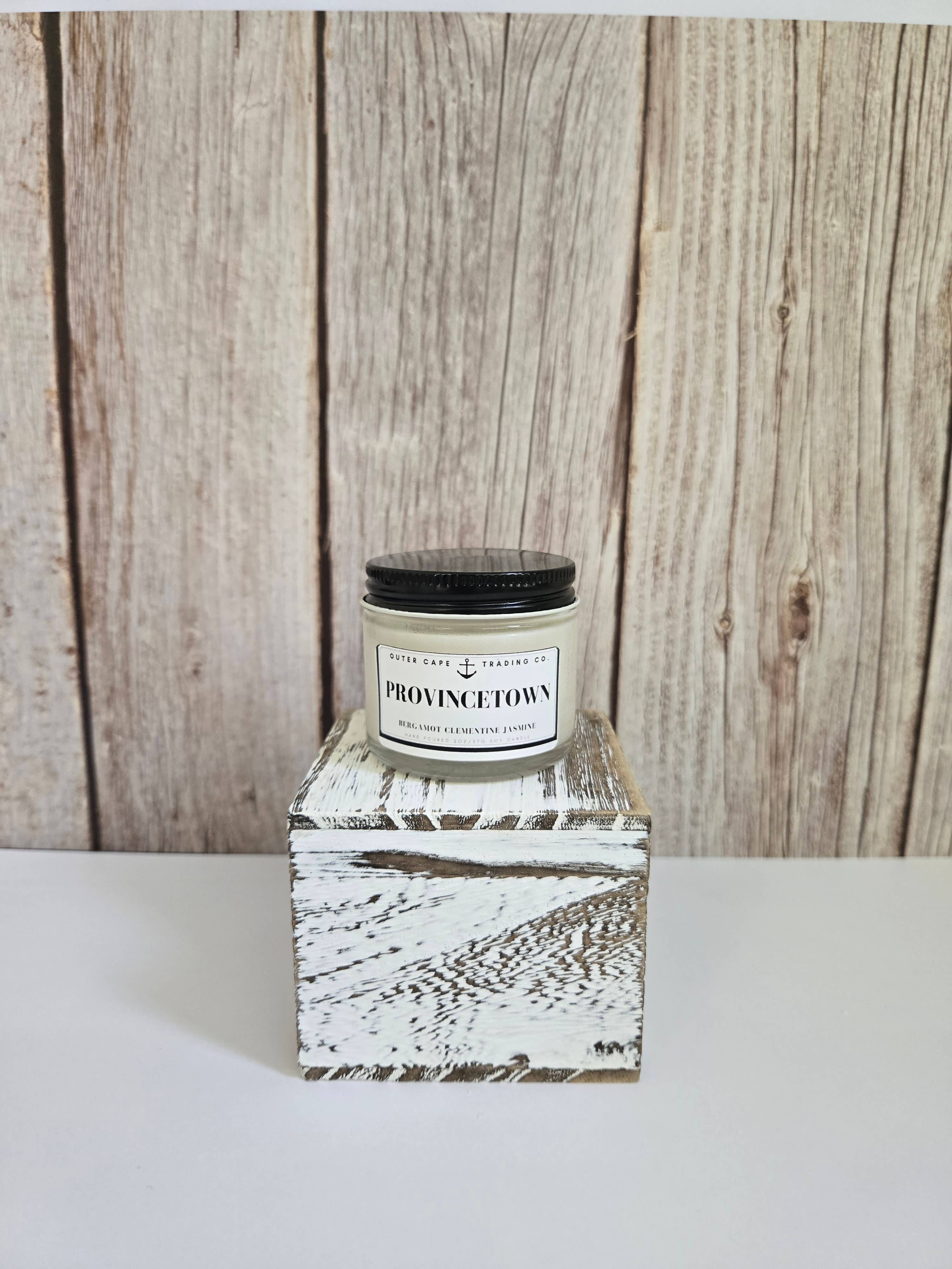 Outer Cape Trading Company – Vela em jarro/copo por atacado – Vela de cera de soja com pavio de madeira crepitante a granel por atacado de Provincetown Cape Cod4