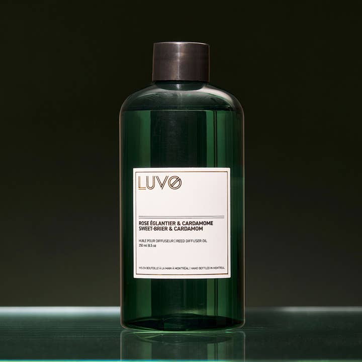 Recharge de diffuseur à rose églantine et cardamome 250 ml pour la vente par LUVO Parfums