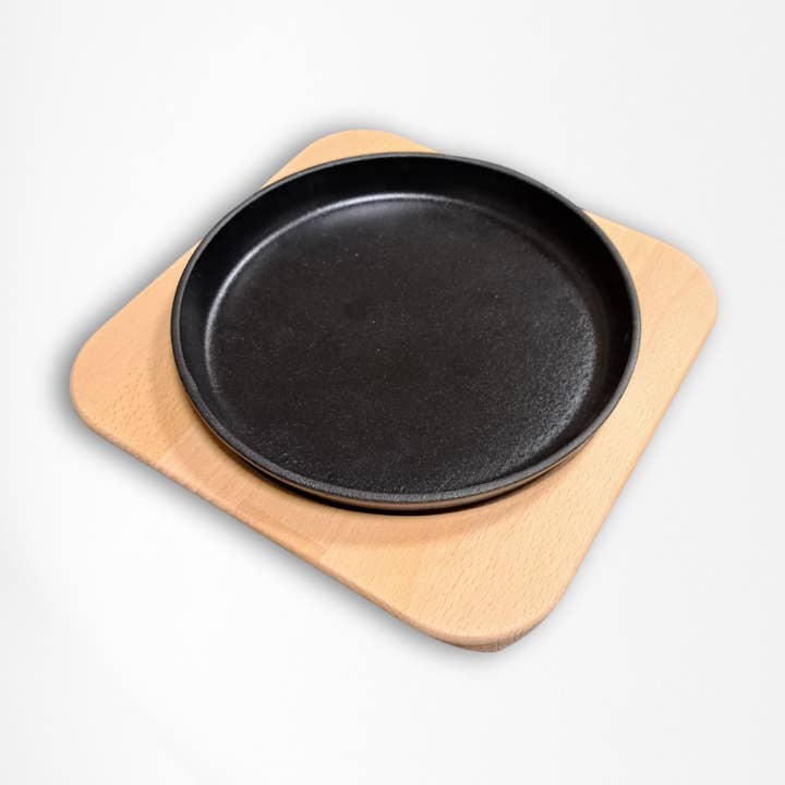 Prato em ferro fundido esmaltado com tabuleiro em madeira de faia por atacado de LUNAWAY CAST IRON