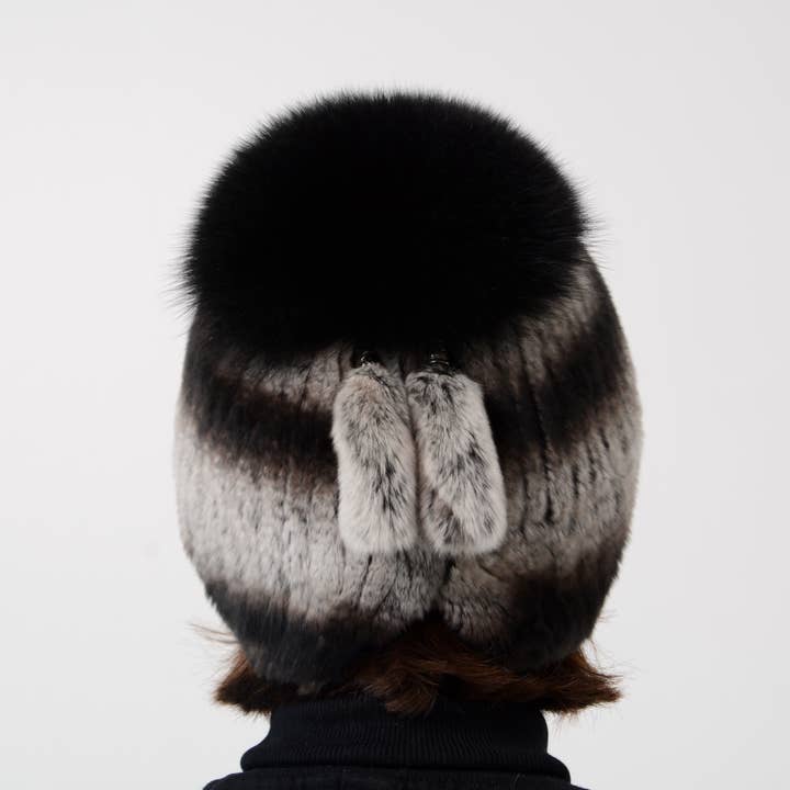 FurStyleUa - Vendita all'ingrosso Berretto - Donna - Cappello invernale da donna in pelliccia di coniglio con pompon, volpe artica