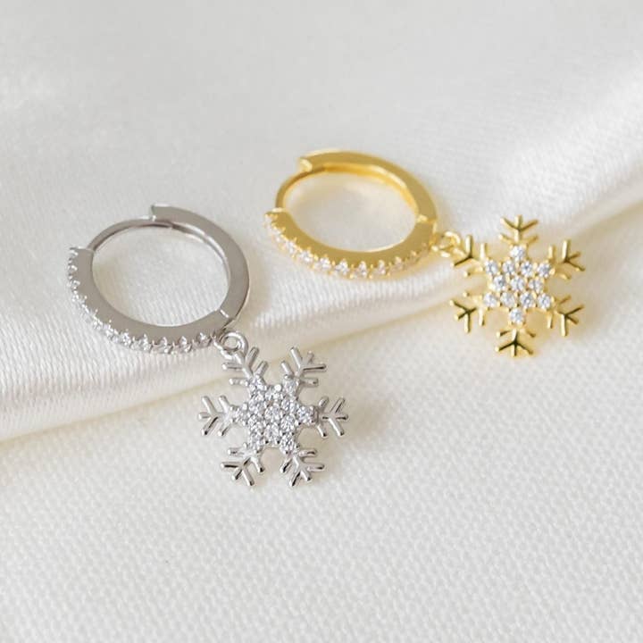 Orecchino Snowflake per la vendita all'ingrosso da parte di Blue Buddha Jewelry