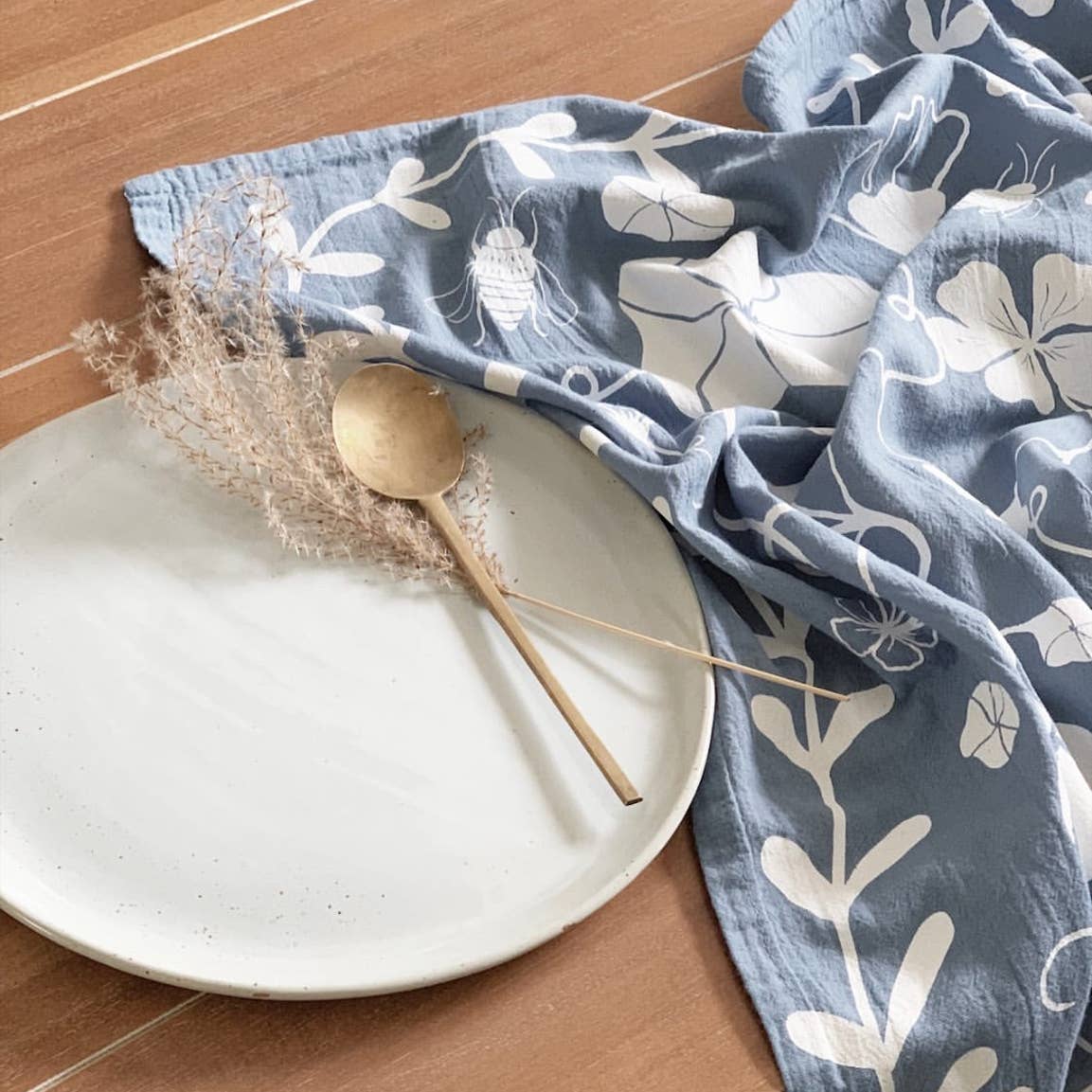 Elana Gabrielle - Wholesale Tea Towel - Nasturtiums Cotton Tea Towel - Nature-Inspired Kitchen Towel3